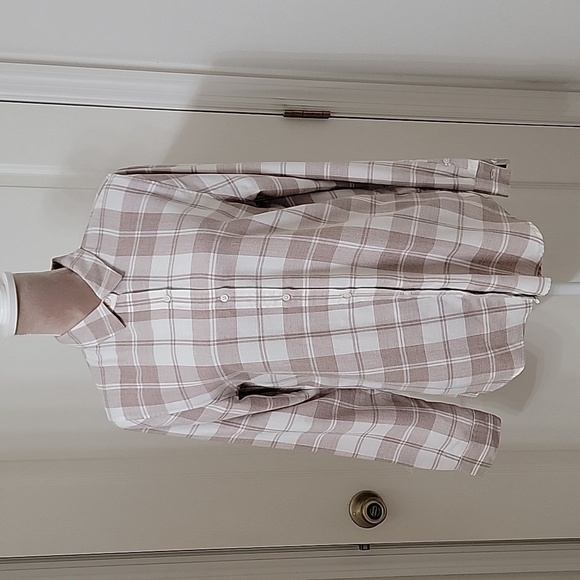 Banana Republic Size M Beige, Cream Flannel Boyfriend Fit Button Down Shirt - Picture 1 of 10